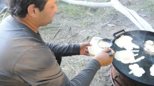 Claudio is not done yet, the desert is also cooked on the Chapa